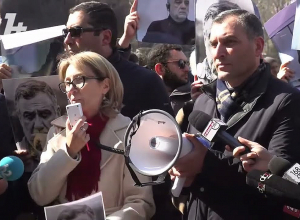Ваше правительство для яичниц, велосипедов, как вы спите, в Баку пытают заключенных